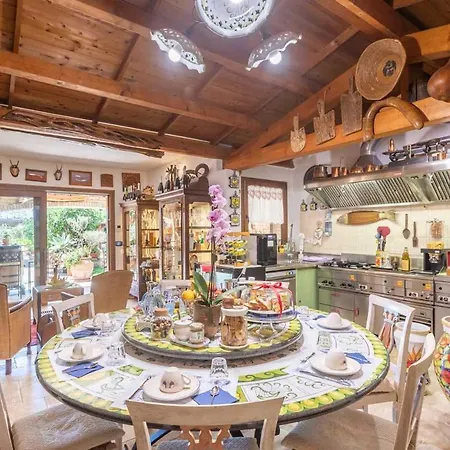 Flumini Bed & Breakfast 3*
