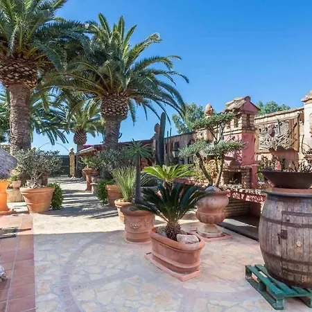 Flumini Bed & Breakfast 3*