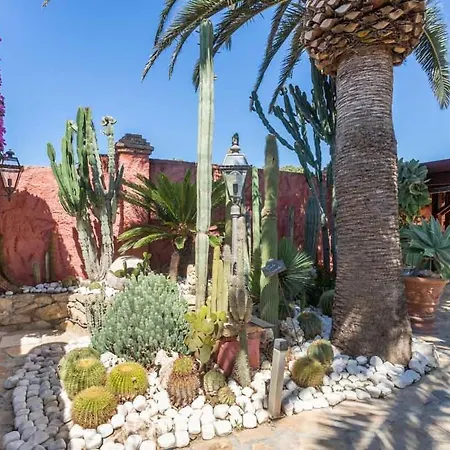 Flumini Bed & Breakfast 3*