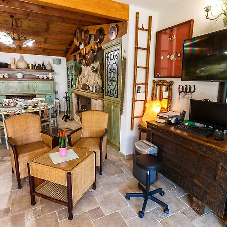 Flumini Bed & Breakfast 3*