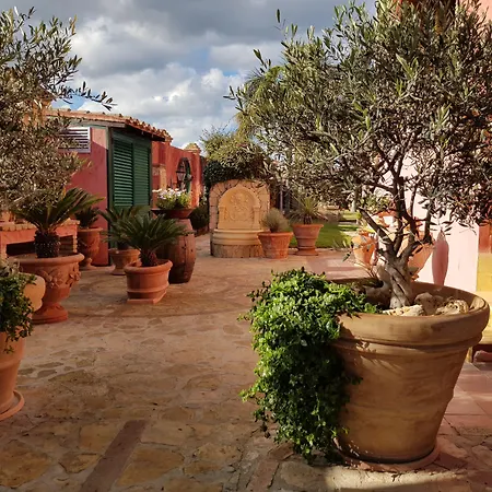 Flumini Bed & Breakfast 3*