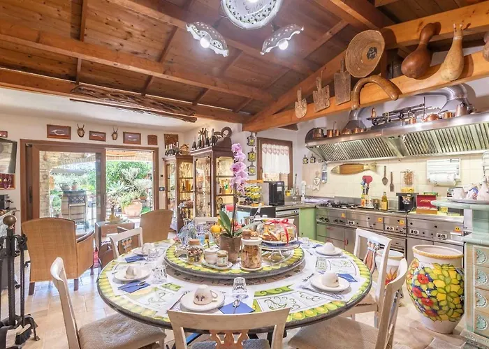 Flumini Bed & Breakfast 3*