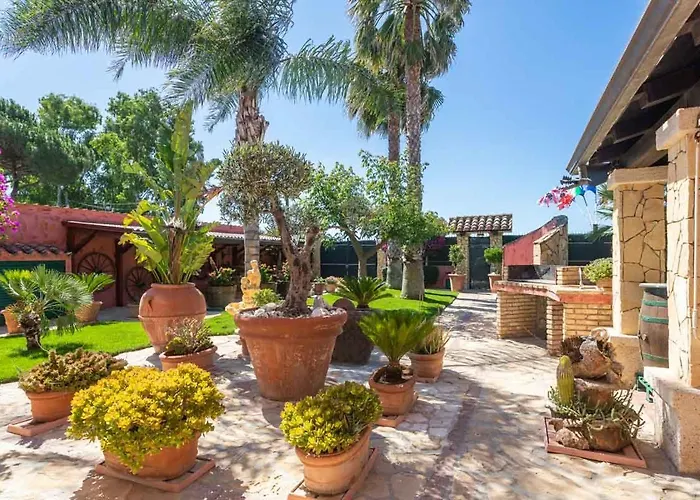 Flumini Bed & Breakfast 3*