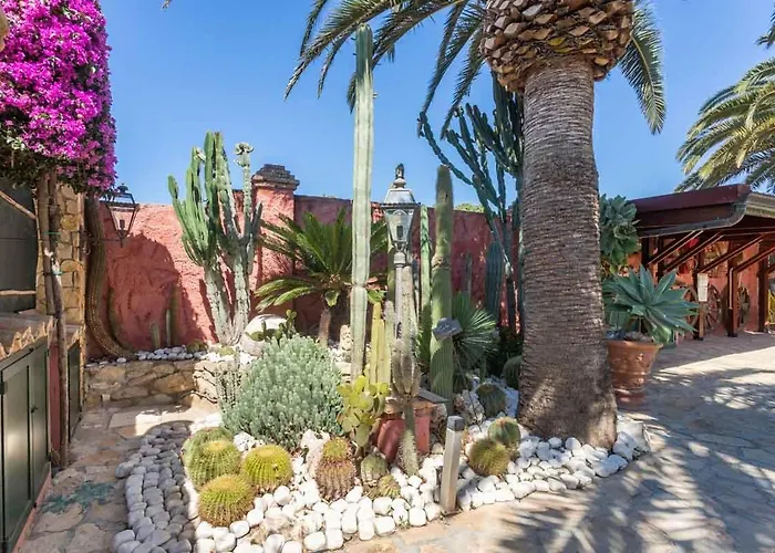 Flumini Bed & Breakfast 3*