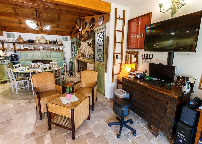 Flumini Bed & Breakfast 3*